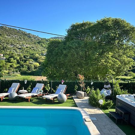 Villa Ivona With Swimming Pool And Jacuzzi Oslje Luaran gambar