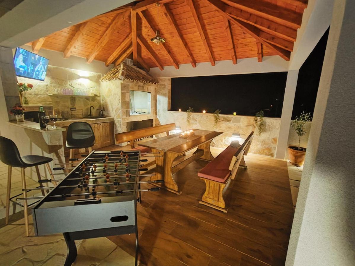 Villa Ivona With Swimming Pool And Jacuzzi Oslje Luaran gambar