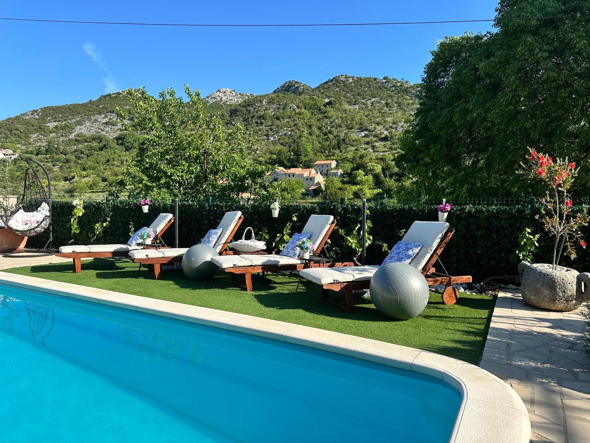 Villa Ivona With Swimming Pool And Jacuzzi Oslje Luaran gambar