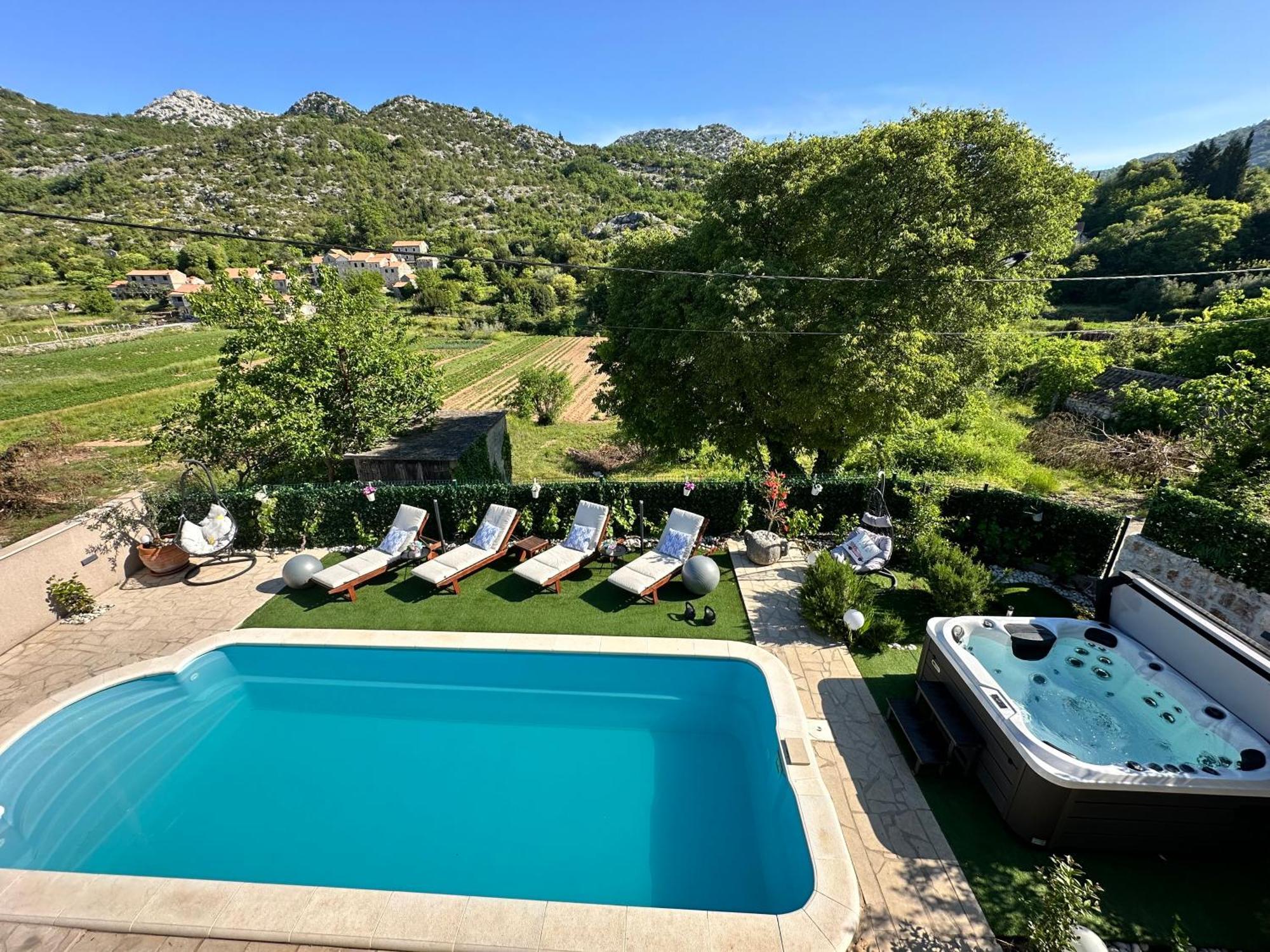 Villa Ivona With Swimming Pool And Jacuzzi Oslje Luaran gambar
